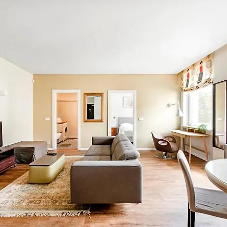 Castle 1 Bd Old Town By Hostlovers Apartment *