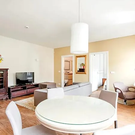 Castle 1 Bd Old Town By Hostlovers Apartment
