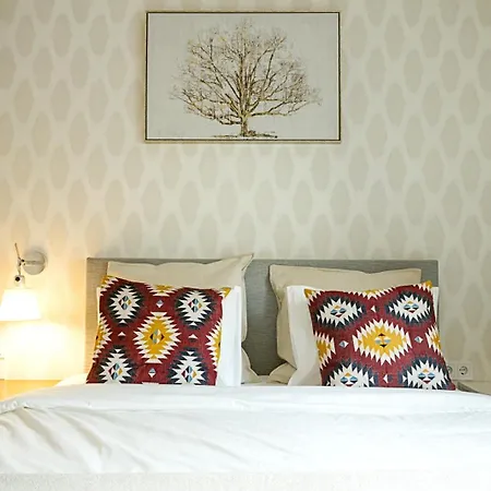 Castle 1 Bd Old Town By Hostlovers Apartment