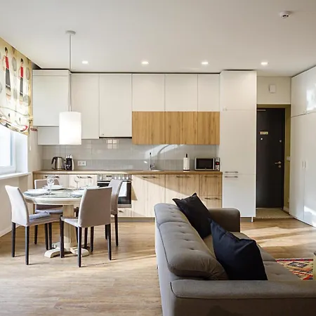 Apartment Castle 1 Bd Old Town By Hostlovers