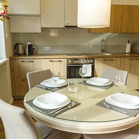 Castle 1 Bd Old Town By Hostlovers *
